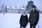 Verksamhetschef Ingmarie Thyr och Hans Jildesten, ordförande för Stiftelsen Björkåsen, är nöjda med fastighetsaffären.